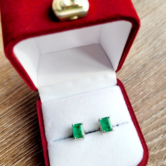 Unique Afghan Panjshiri Emeralds, 1.6 CT, Green, hand-set in Afghanistan - Picture 4 of 5